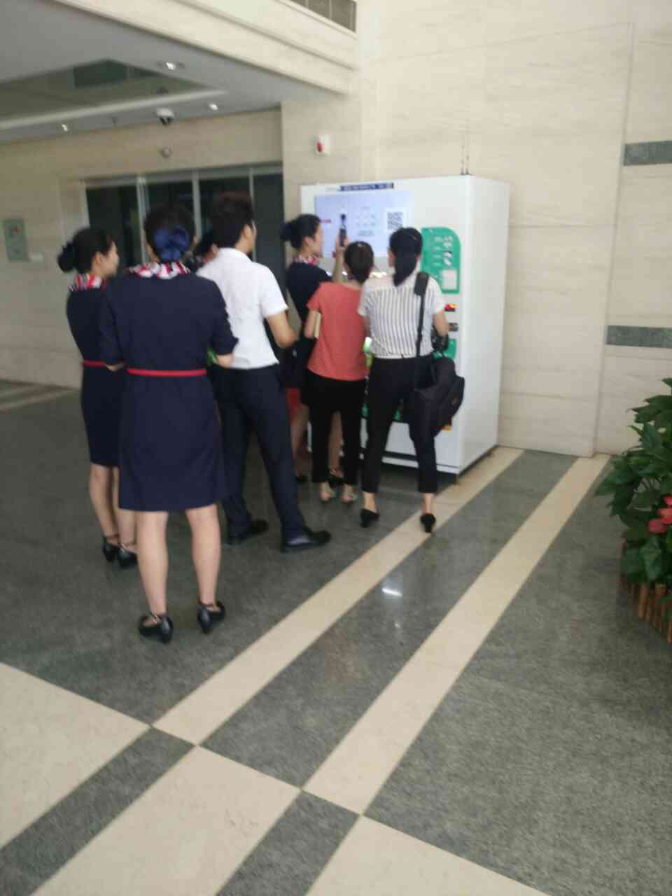 自動(dòng)售貨機(jī)，自助販賣機(jī)，富宏智能售貨機(jī)